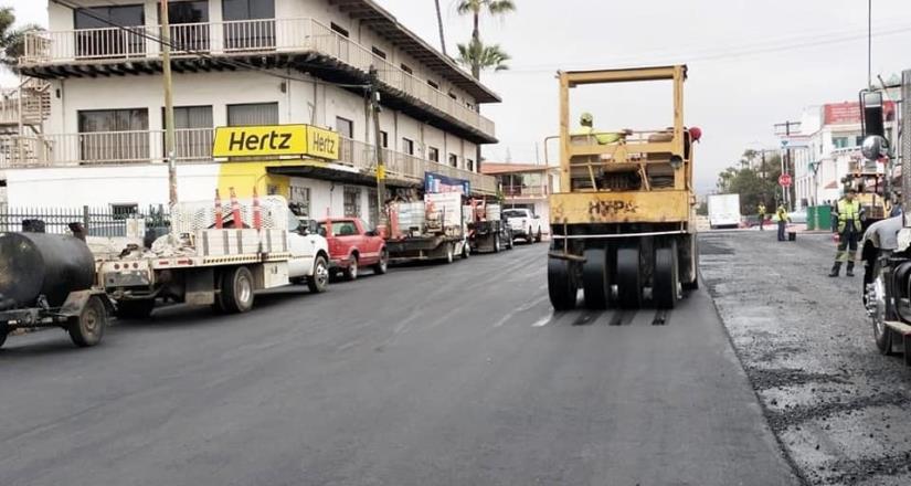 Supervisa Armando Ayala pavimentación de avenida Alvarado; se invirtieron 550 mil pesos