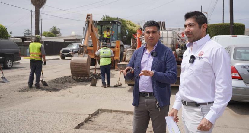 Supervisa alcalde Armando Ayala rehabilitación de 2 mil 750 m2 de la Av. Rayón