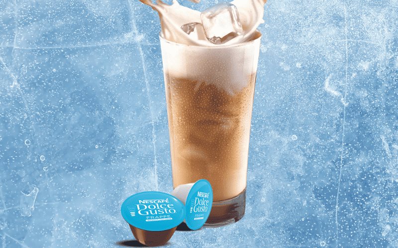 ¿Calorcito de verano? Disfruta de un refrescante Iced Caramel Macchiato con un toque de Ron ¡Lo amarás!