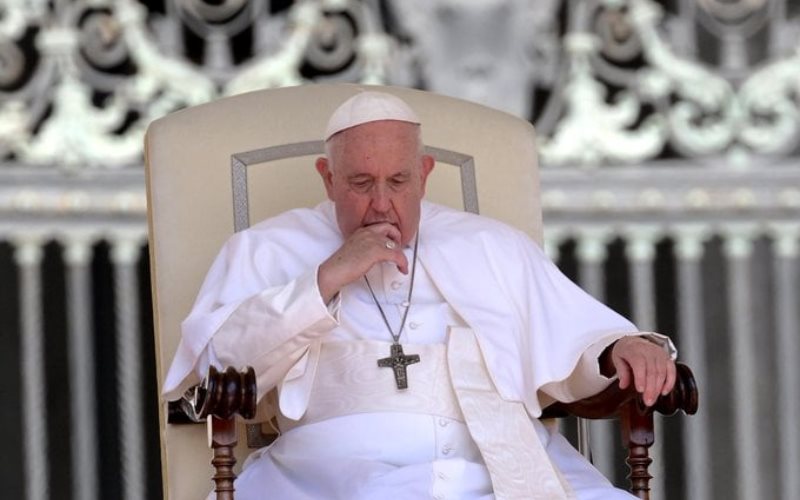 ¡Por riesgo de obstrucción intestinal! Papa Francisco será operado de urgencia en Roma