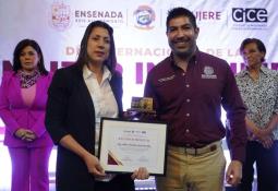 Entrega Armando Ayala premios a ganadores del Concurso "Bandas de Guerra 2023"