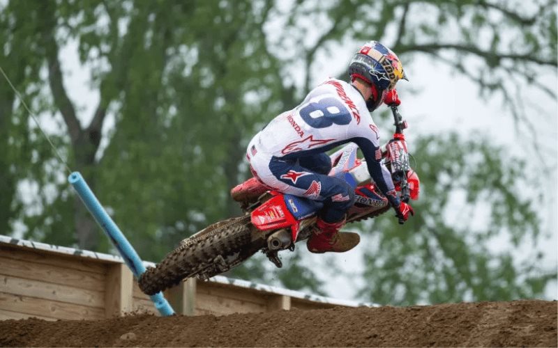 Continúa Jett Lawrence la temporada perfecta en RedBud National