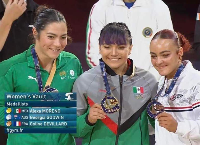 Felicita Érik El Terrible Morales a Alexa Moreno por campeonato mundial