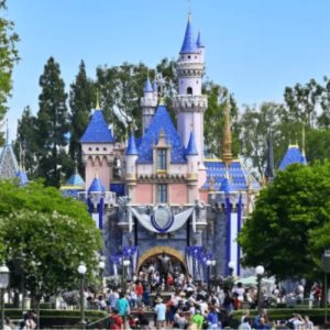Disneyland aumenta el precio de sus entradas en California