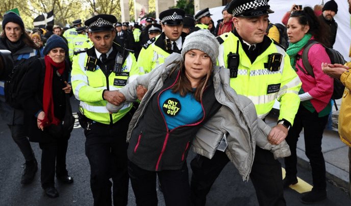 La activista Greta Thunberg fue arrestada en Londres tras realizar una protesta