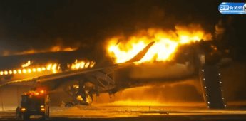 Avión que llevaría suministros tras terremoto en Japón choca y se incendia