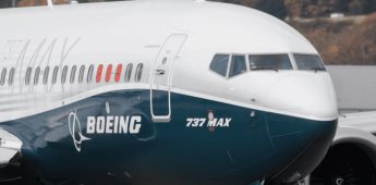 Detectan grieta en ventanilla de un Boeing 737-800 tras despegar en Japón