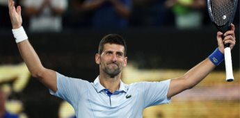 Djokovic avanza a cuartos de final del Abierto de Australia; iguala récord de Federer
