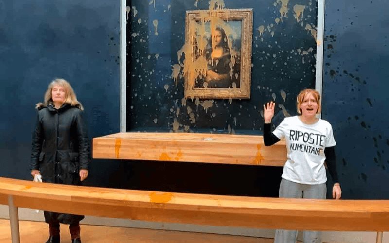 (VIDEO) Activistas arrojan sopa al cuadro de la Mona Lisa en protesta contra el cambio climático