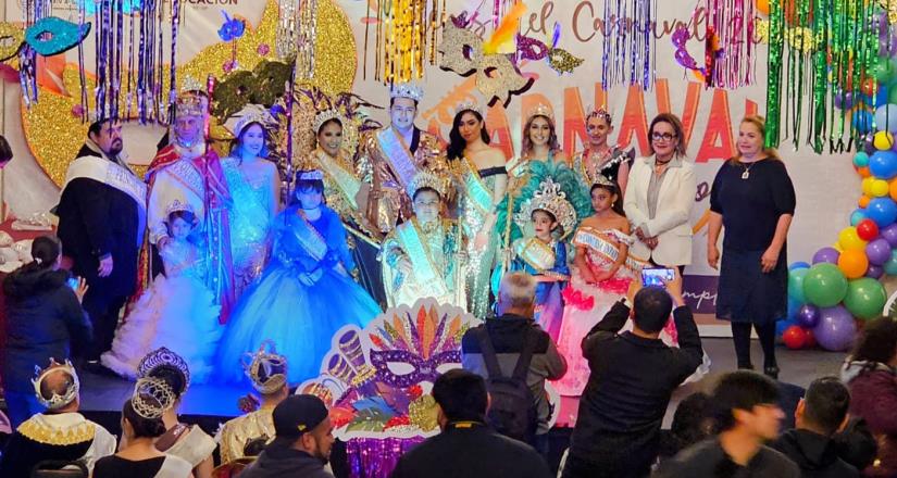 Coronan autoridades municipales a los Reyes del Carnaval Conmemorativo de Ensenada 2024