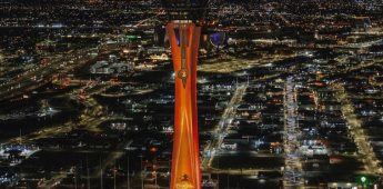 La Stratosphere de Las Vegas se ilumina como botella de tequila