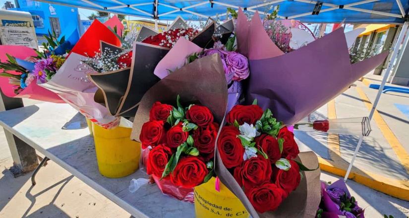 Gobierno de Ensenada apoya a 53 comerciantes con permisos temporales para venta de artículos con motivo del Día del Amor y la Amistad