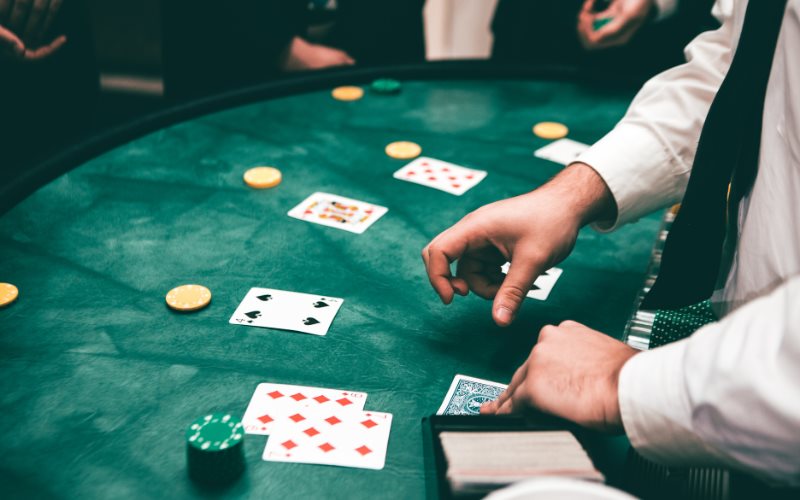 Las ventajas de jugar al póquer online: Explorando las emociones y los beneficios