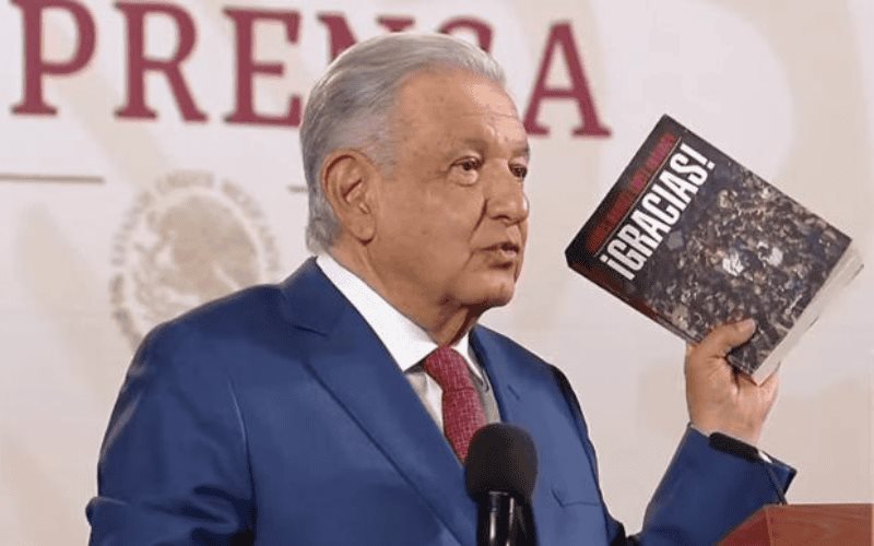 AMLO acusa a magistrado del Tribunal Electoral de querer prohibir su libro ¡Gracias!