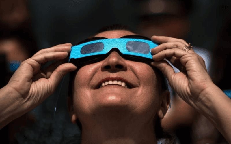 ¿Te dolieron los ojos y la cabeza después del eclipse solar? 