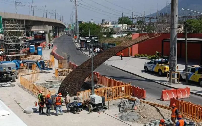 Colapsa estructura de la Línea 6 del Metro en Monterrey