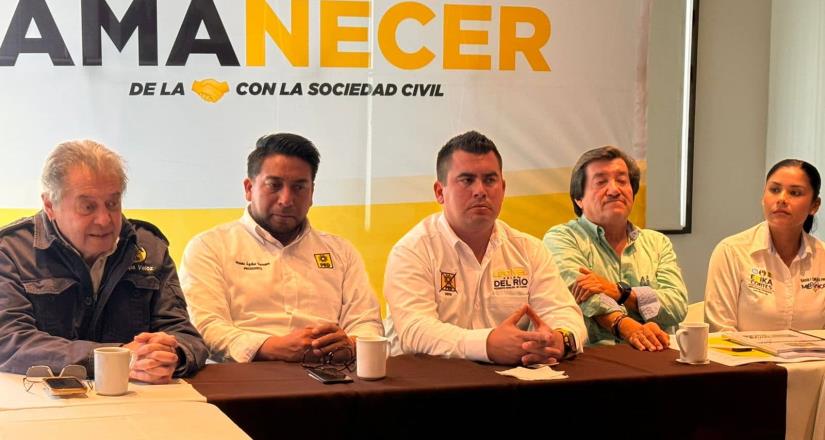 Entrega instituto Heberto Castillo propuesta a Leonel Peiro candidato del PRD a la alcaldía