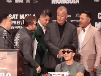 Canelo Álvarez y Óscar de la Hoya pelean en plena rueda de prensa
