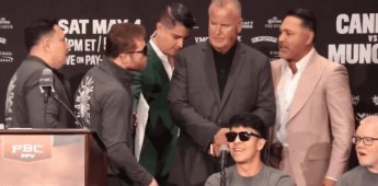 Canelo Álvarez y Óscar de la Hoya pelean en plena rueda de prensa