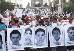 Profesor es arrestado luego de que lo sorprenden grabando jóvenes