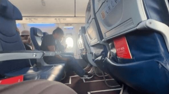 Pasajeros vivieron momentos de tensión en un avión