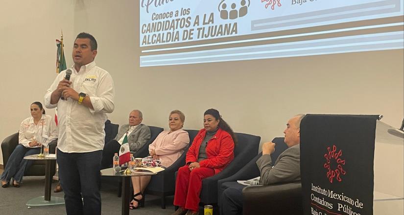 Leonel Peiro del Río, presenta su plan anticorrupción, ante El Instituto Mexicano de Contadores Públicos de Baja California