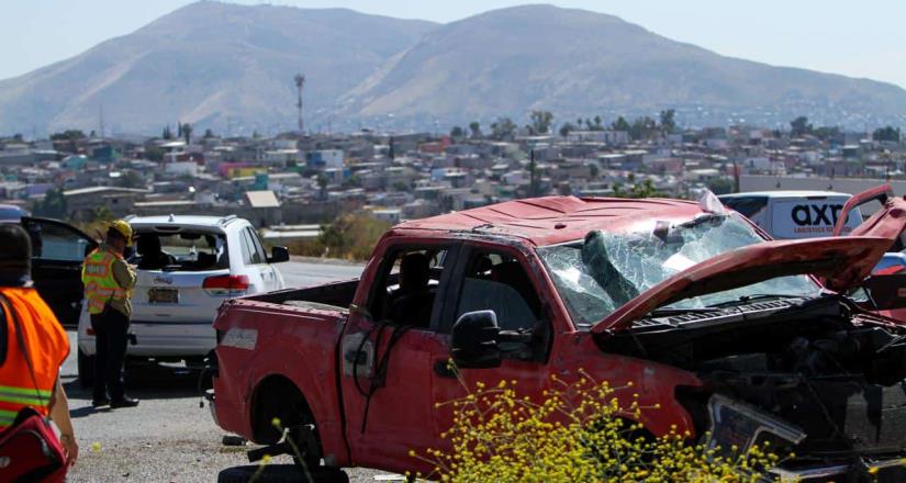 Accidente automovilístico a la altura de Residencial del Bosque provocó tráfico en la zona