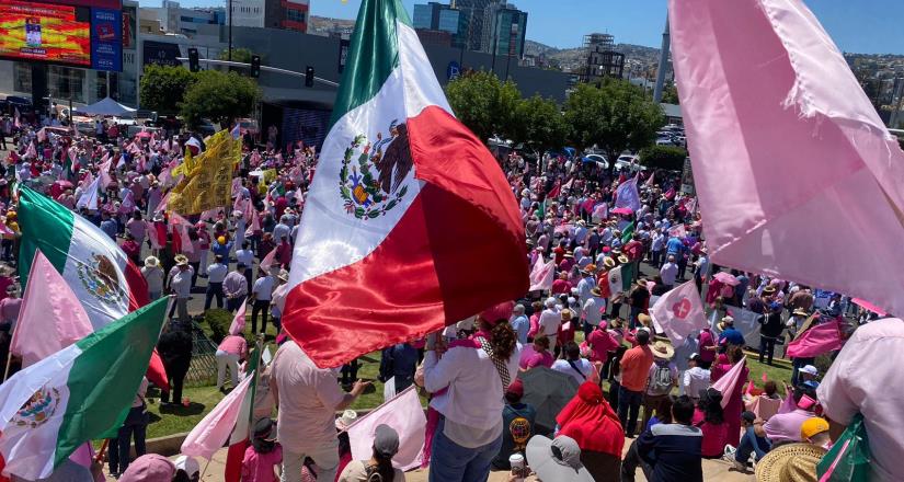 Seguidores de Xóchitl Gálvez mostraron su apoyo antes del debate en marea rosa