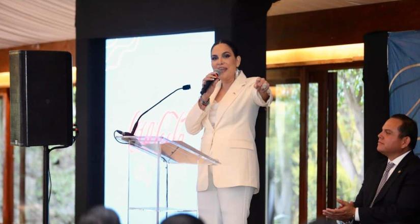 Toma protesta Zaida López como primera mujer presidenta de Canirac Tijuana