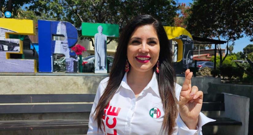 Dulce Valdez pide apoyo a vecinos del distrito 9 para ser su Diputada local