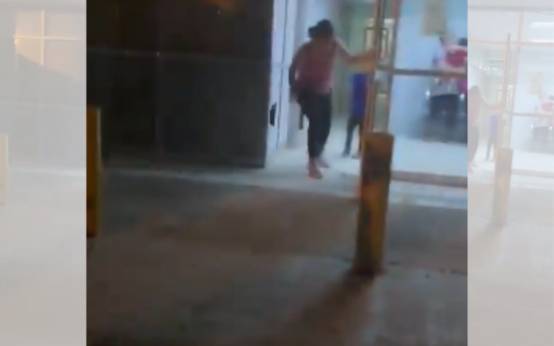 Hombre al no recibir atención en el IMSS por 4 horas se apuñala