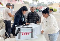 Personas trataron de robar boletas y son embestidos por un auto