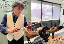 Visita Tijuana el embajador mundial del jamón ibérico Florencio Sanchidrián
