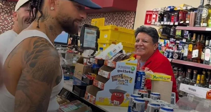 Maluma fue visto en una tienda oxxo y se viraliza