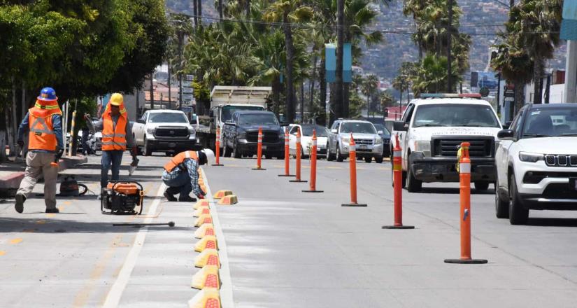 Inicia colocación de delimitadores en Ciclovía