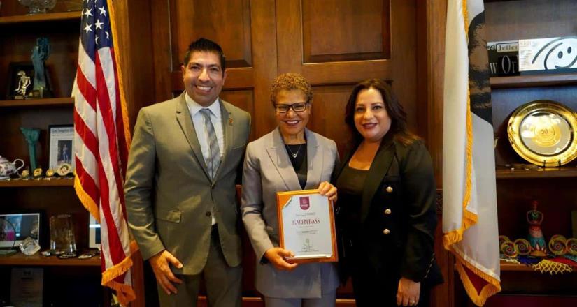 Armando Ayala recibe intención de donativo de maquinaria pesada por parte de la ciudad de Los Ángeles, California