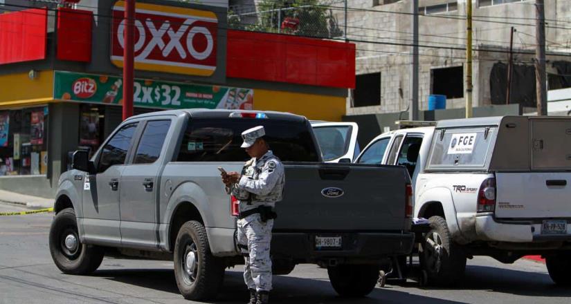 Hombre es ejecutado al interior de su taxi