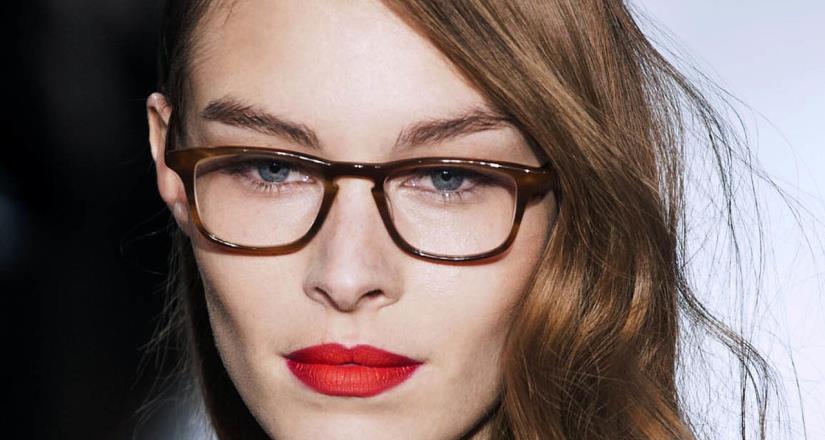 ¿Usas lentes y te maquillas?: consejos para un maquillaje seguro