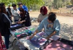 Bomberos, militares y voluntarios atienden incendio en el Valle de Guadalupe