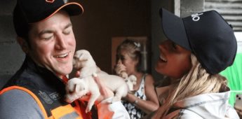 Samuel García y Mariana Rodríguez adoptan a Alberto, un perrito que se encontraron en una zona afectada por lluvias