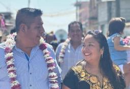 Claudia Sheinbaum recibe bastón de mando de las mujeres