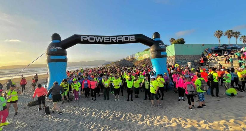 Se activan más de 600 personas en la Caminata Vístete de Neón 10K