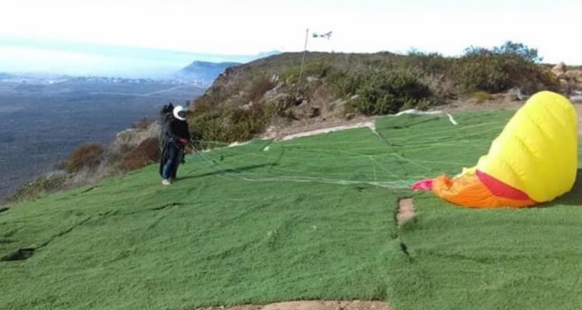 Turista se lesiona al caer de un parapente en Ensenada