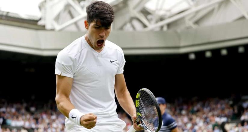 Carlos Alcaraz avanza en Wimbledon