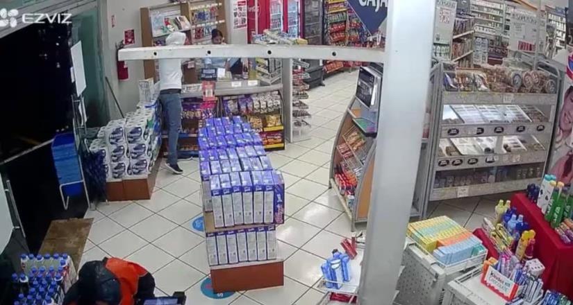 Pese a no resistirse a asalto, asesinan a cajera de una farmacia en Michoacán