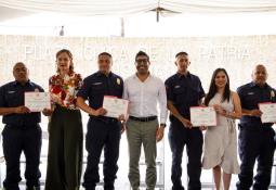 Exponen alumnos de Educación Especial obras en  "Pintando nuestros sueños"