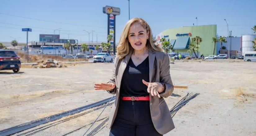 Inician los trabajos de construcción del puente peatonal en Macroplaza impulsado por la Reg. Gina Arana