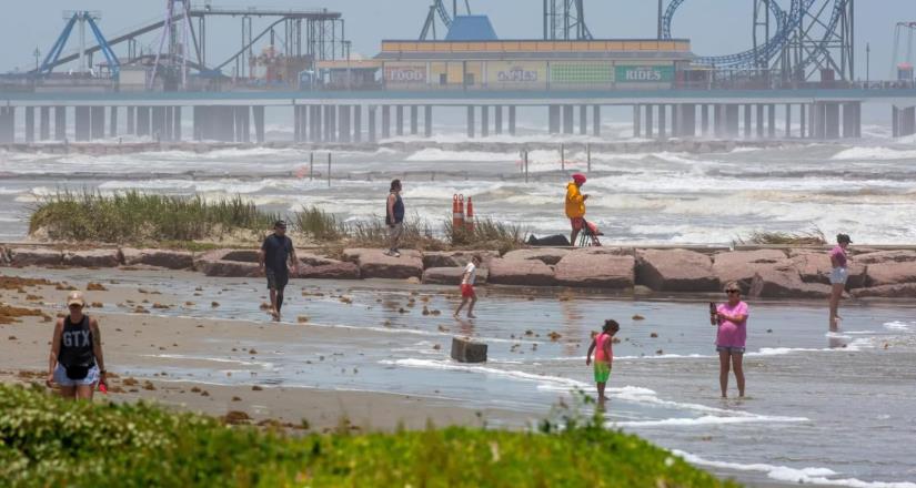 Huracán Beryl se desplaza hacia el norte, sobre Texas