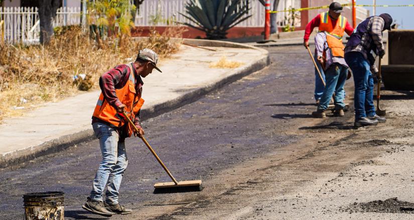 Avanzan acciones de reencarpetado en distintos puntos de la ciudad