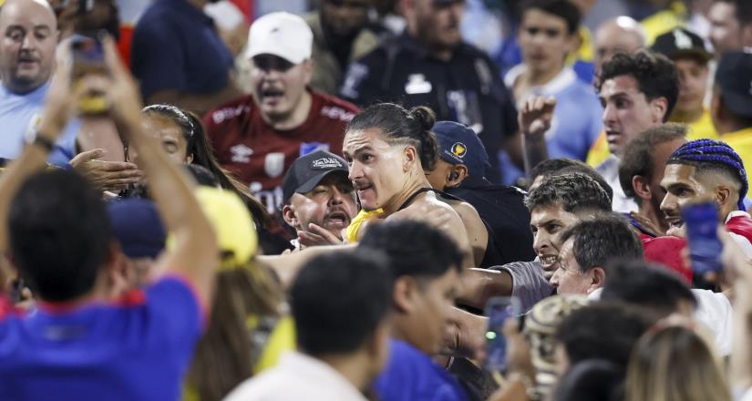 Semifinal Colombia vs. Uruguay acaba en pelea campal